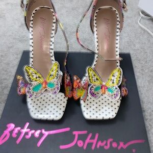 NIB gorgeous Betsey Johnson butterfly wedges.